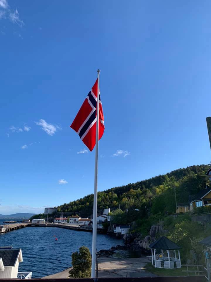 17.maifrokost i velhuset på stranda